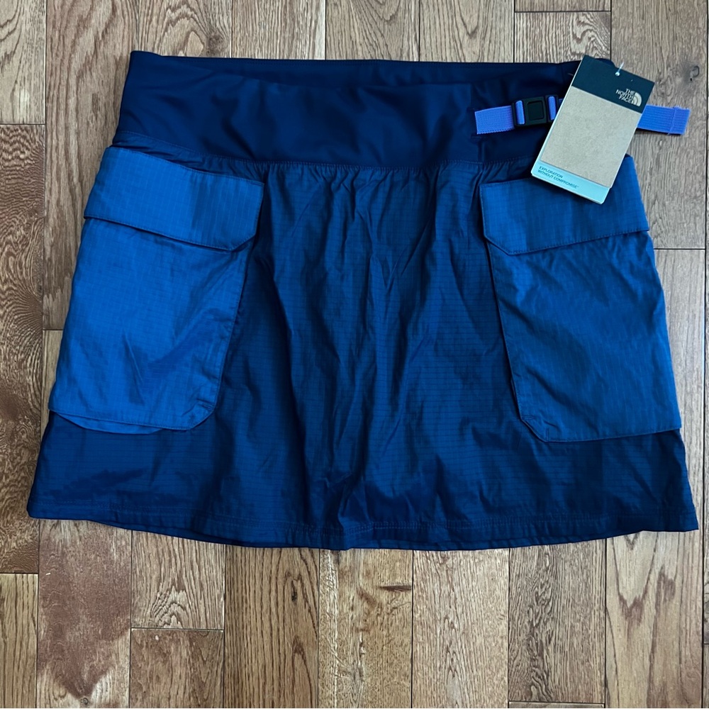 Northface NWT size L Spring Peak Skort